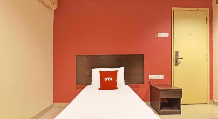Oyo 90669 My Hotel Vistana Bangi Eksteriør bilde