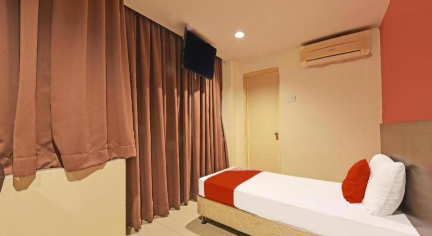 Oyo 90669 My Hotel Vistana Bangi Eksteriør bilde